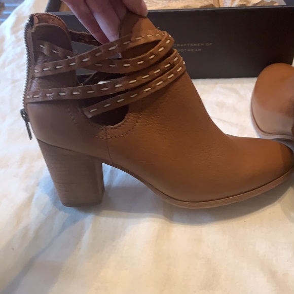 BNIB FRYE BOOTIES - Picture 3 of 5